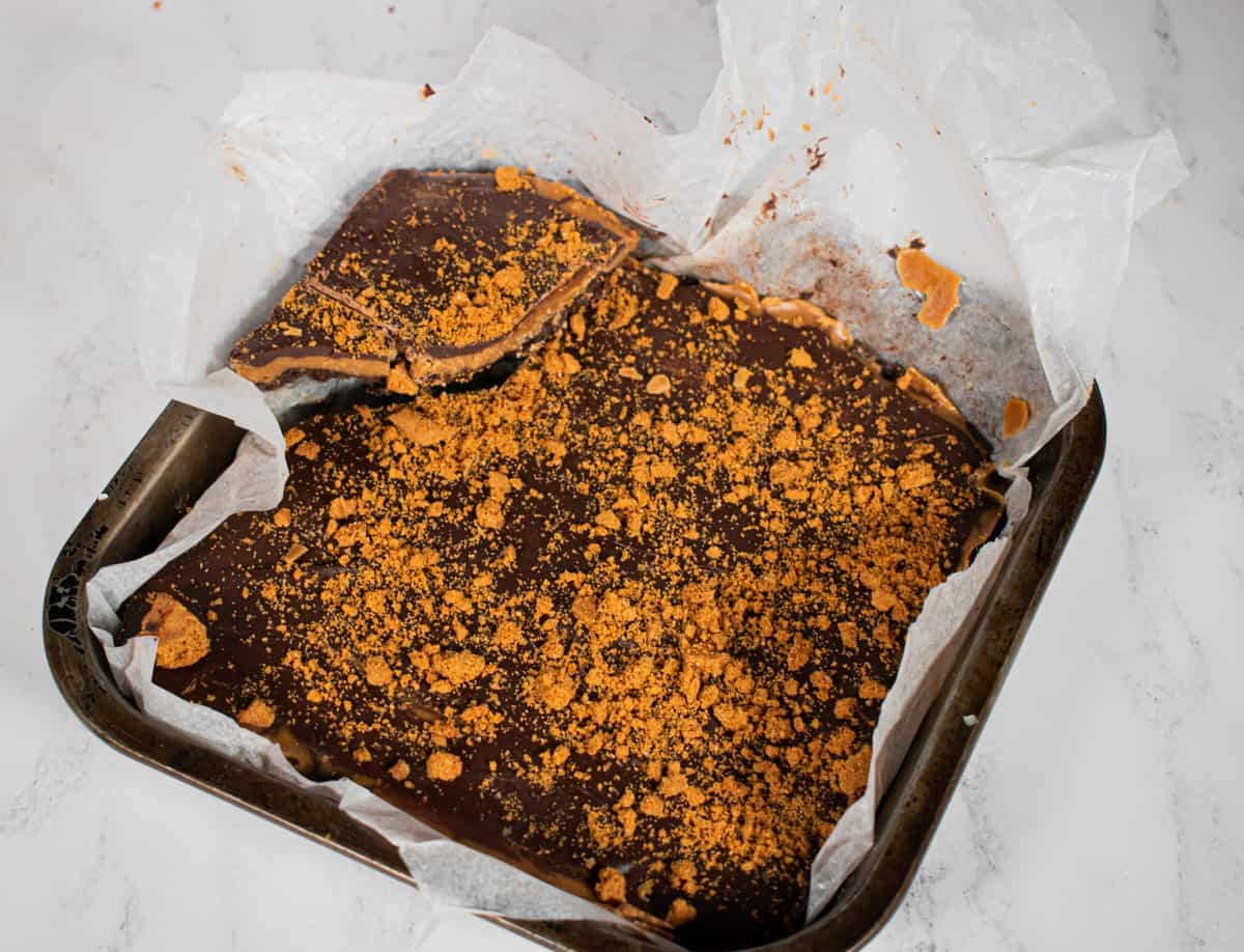 Vegan biscoff brownie bark in a baking tray.