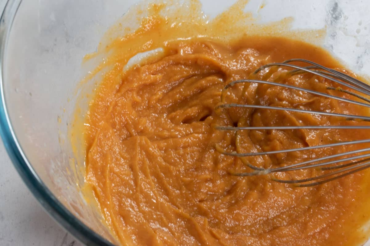 The pumpkin purée and the other wet ingredients for the pumpkin mixture have been added to a separate bowl. 