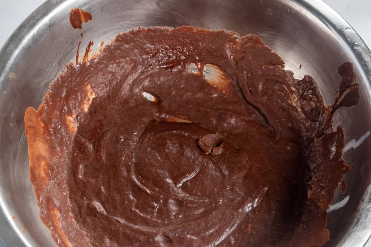 The creamy chocolate mixture is now firm after being in the freezer for a short while. 
