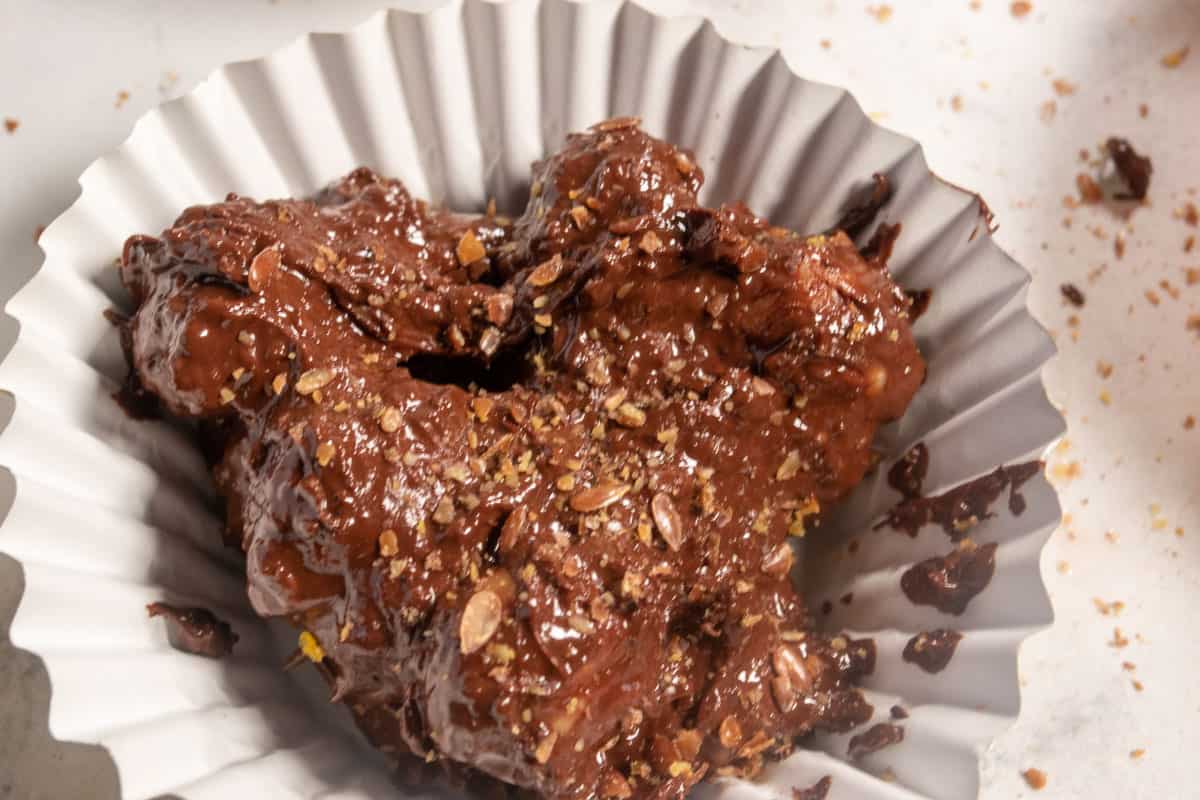 4-Ingredient Chocolate Orange Macadamia Nut Clusters (Vegan +